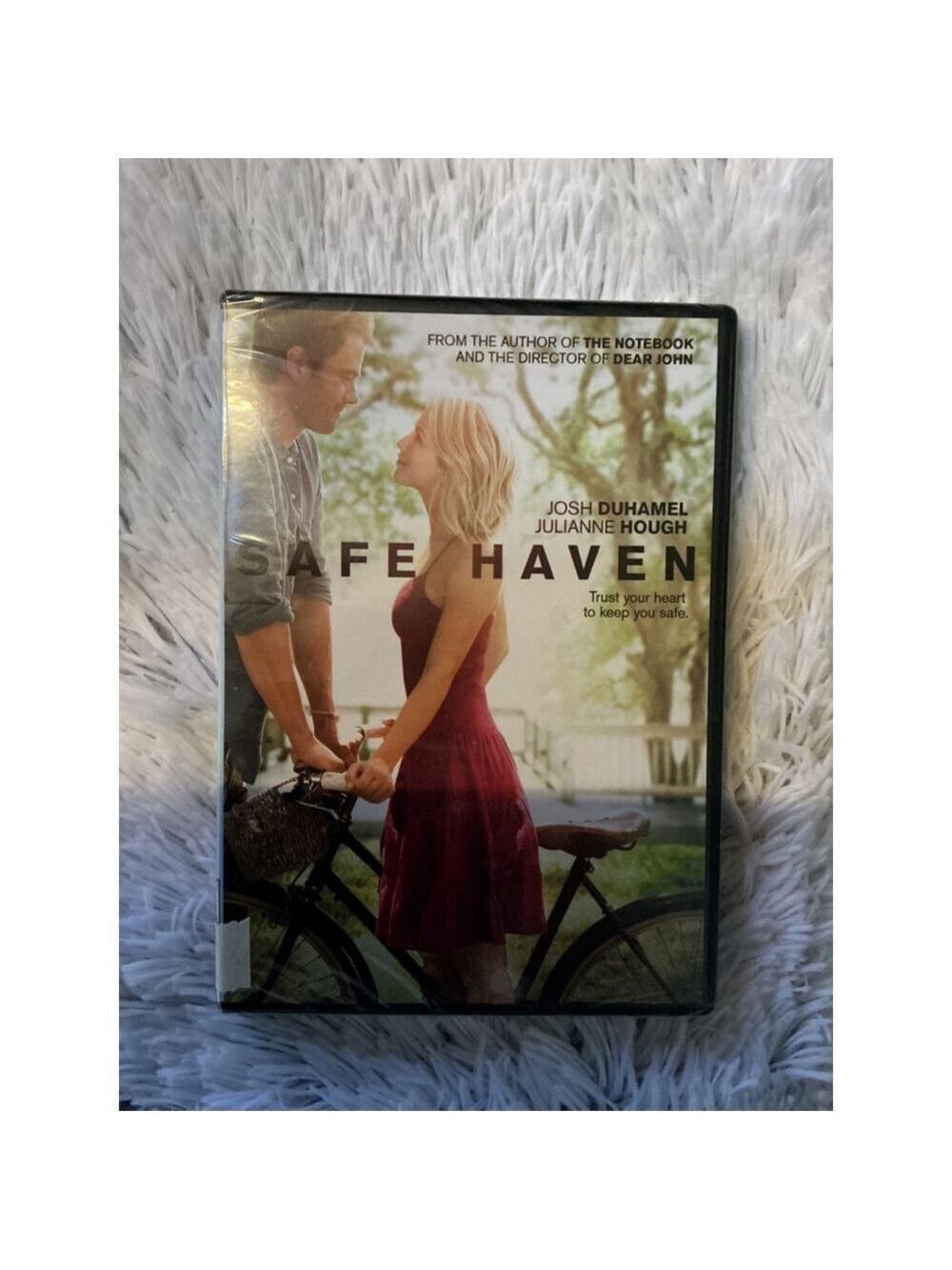 Safe Haven Nicholas Sparks Romance Drama Movie DVD Black White